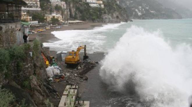 8723-positano-molo-con-il-maltempo.jpg