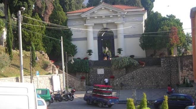 6238389-cimitero-di-meta-di-sorrento-jpg.jpg