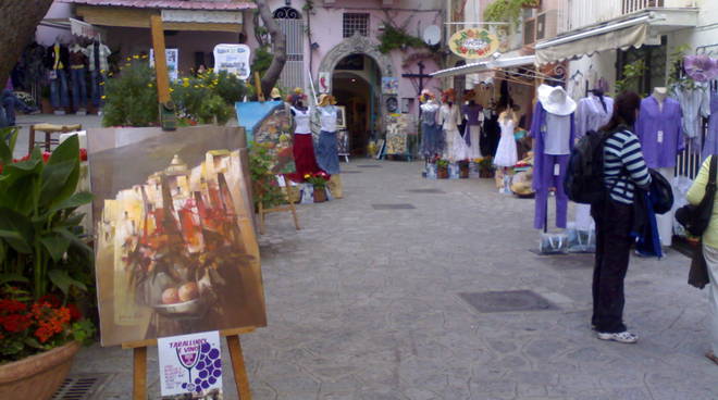 36241530-positano-piazza-del-saracino.jpg