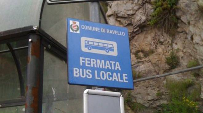 ravello-fermata-bus-senza-orari-e-senza-bus.jpg