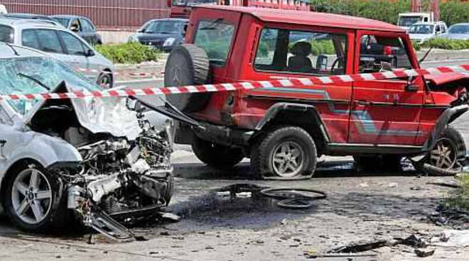 Napoli_Ancora_Un_Drogato_Alla_Guida__Uccisa_Donna_42enne_Tre_Feriti_Gravi.jpg