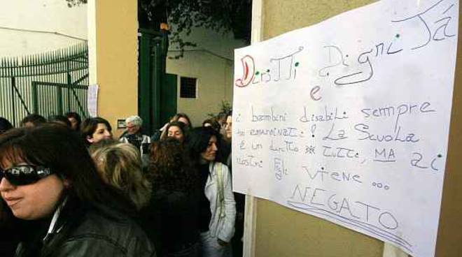 napoli-scattano-le-assunzioni-nelle-scuole-stabilizzati-582-insegnanti-di-sostegno.jpg