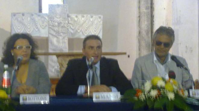 scala-costiera-amalfitana-conferenza-stampa-di-bocelli.jpg