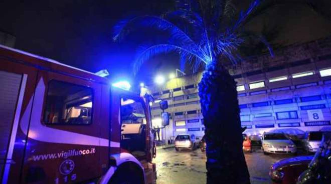 napoli-incendio-al-nuovo-policlinico-panico-nel-reparto-di-rianimazione-corsa-disperata-per-salvare-5-pazienti.jpg