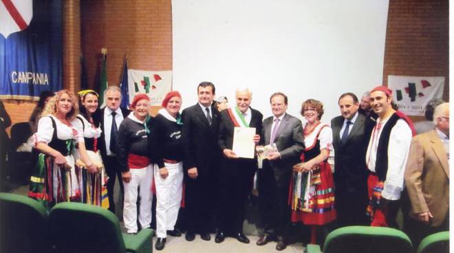 Il_Gruppo_Folk_Scialapopolo_Di_Capri_Premiato_In_Regione_Dal_Presidente_Del_Tavolo_Nazionale_Di_Musica_Popolare_E_Amator.jpg