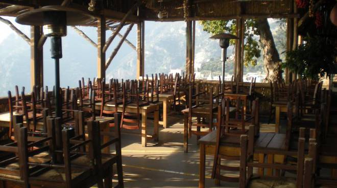 positano-sequestrata-sala-ristorante-a-montepertuso.jpg