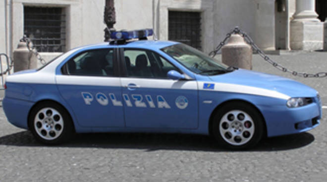 reati-informatici-denunciato-dalla-polizia-di-capri-in-stato-di-irreperibilita-un-cittadino-ungherese-di-65-anni.jpg