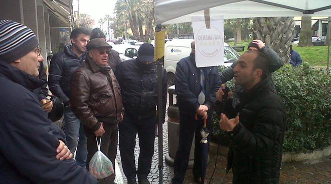 Sorrento_Movimento_Cinque_Stelle_Di_Grillo_In_Piazza_Lauro.jpg