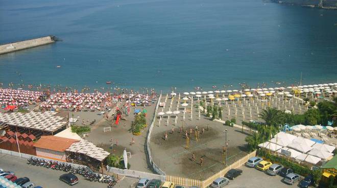 Meta_Sorrento_Spiaggia.jpg