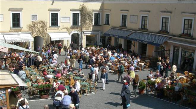 La_Piazzetta_Di_Capri.jpg