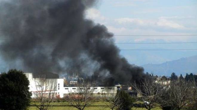 Rifiuti_Incendi_E_Veleni_A_Napoli_Un_Patto_Per_La_Terra_Dei_Fuochi.jpg