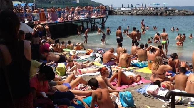 Sorrento_La_Denuncia_Di_Apreda_Sulla_Spiaggia_Di_San_Francesco.jpg