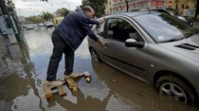 Maltempo_Evacuata_Scuola_Ad_Agropoli_.jpg