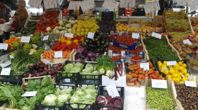 Piano_Di_Sorrento_Mille_Chili_Di_Frutta_Sequestrati_Al_Mercato_.jpg