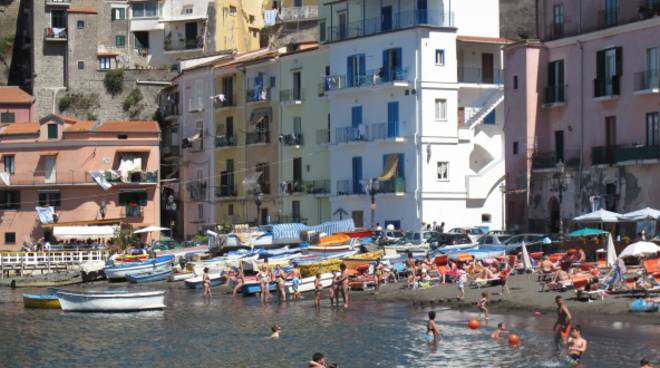 Sorrento occupazione abusiva di demanio marittimo blitz della Capitaneria di Porto a Marina Grande