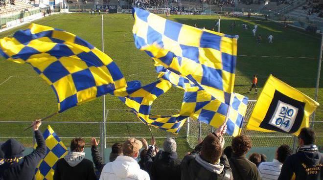 ischia-calcio-tifosi.jpg