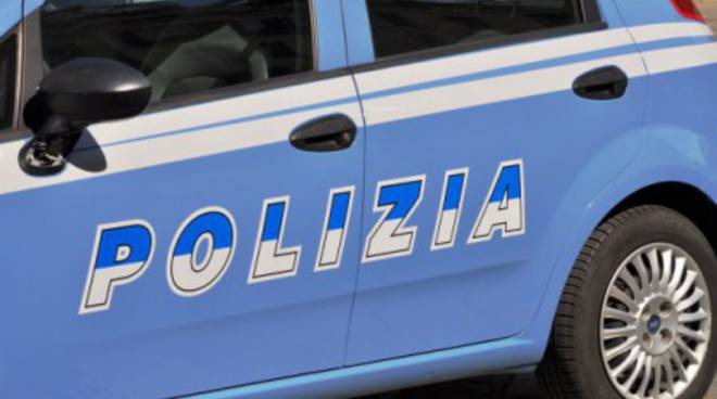 701907_Polizia2.jpg