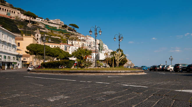 AMALFI - PIAZZA FLAVIO GIOIA