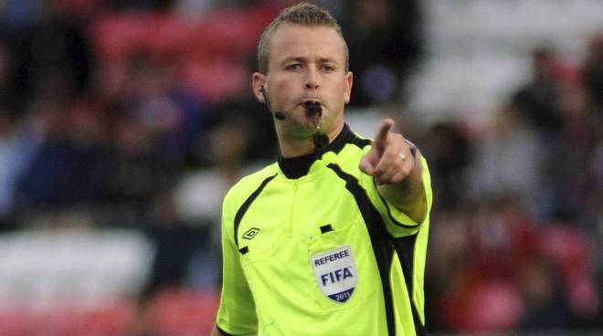 L'arbitro Svein Oddvar Moen