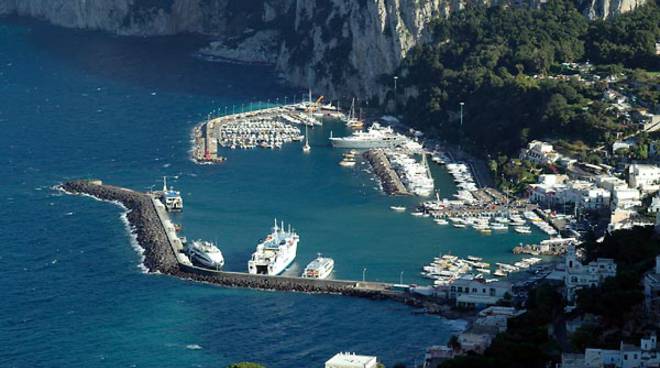 PORTO-TURISTICO-CAPRI.jpg