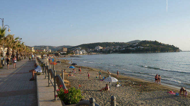 AGROPOLI-SPIAGGIA-LUNGOMARE.jpg