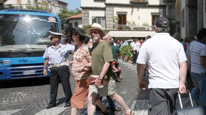 bus vigili TURISTI SORRENTO COMUNE 4.jpg