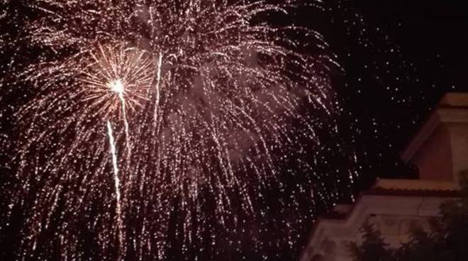 Fuochi d'artificio a mare