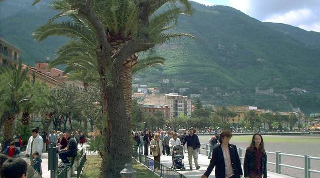 Castellammare violenza in Villa Comunale