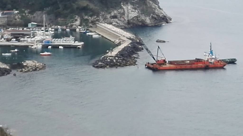 Massa Lubrense. Rispettati i tempi per la sistemazione della scogliera di Marina della Lobra