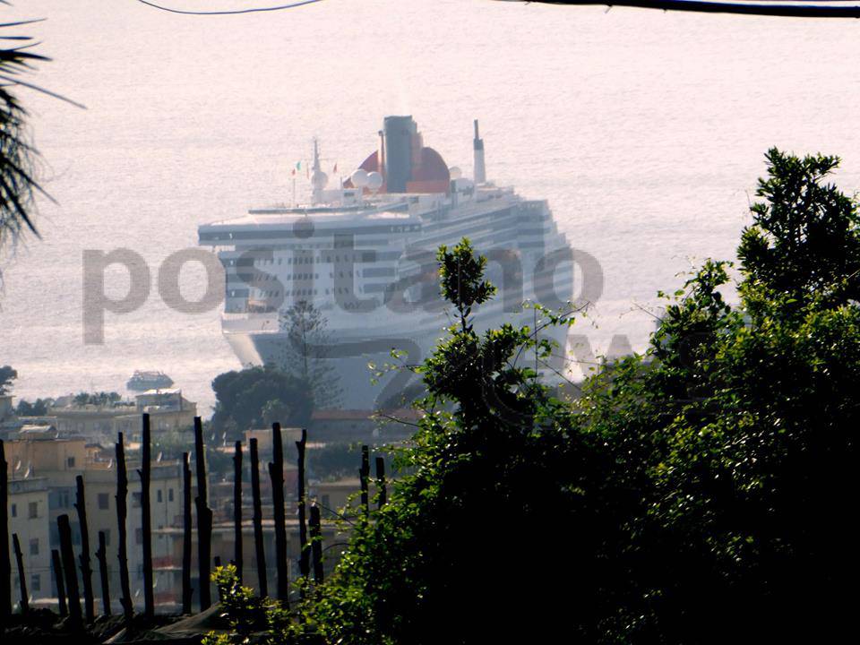 Nave Queen a Sorrento