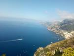 natalina agerola positano a piedi per lavoro