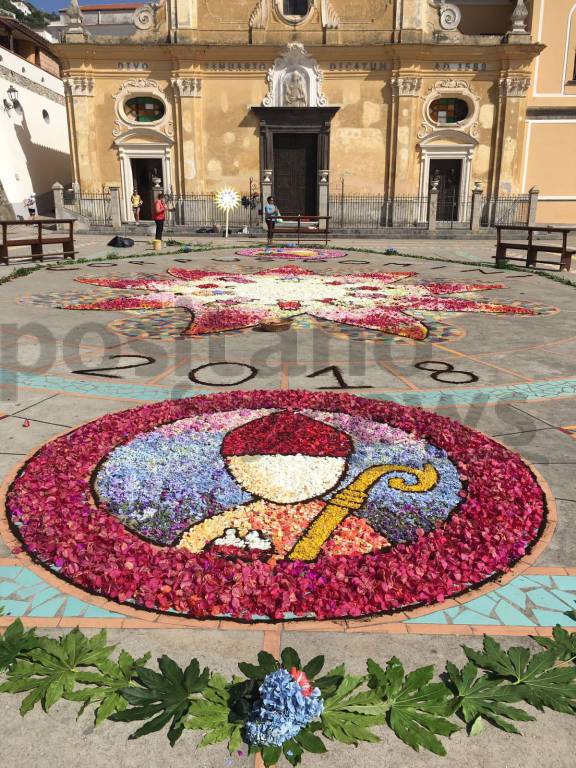 Praiano. L'Infiorata della Parrocchia di San Gennaro di Vettica Maggiore per il Corpus Domini