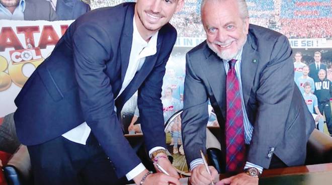 Fabian Ruiz - Meret e Karnezis  firmano con il Napoli 