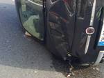 via-capo-sorrento-incidente-auto-ribaltata-3224871