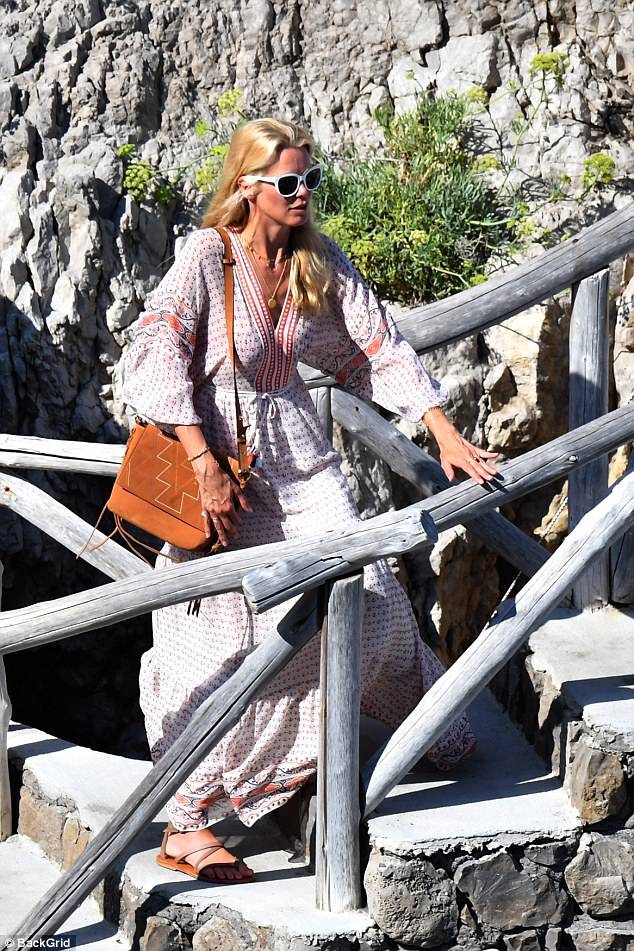 claudia schiffer positano