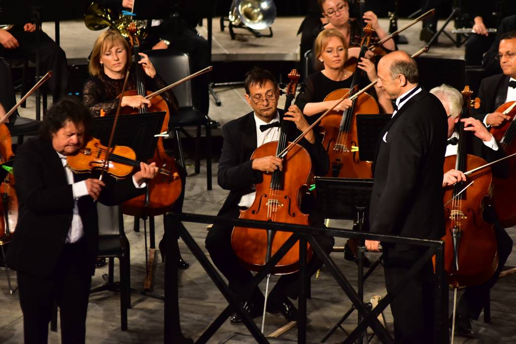 LE DANZE UNGHERESI ORCHESTRATE DA IVÁN FISCHER E I VIRTUOSISMI GITANI STUPISCONO IL RAVELLO FESTIVAL