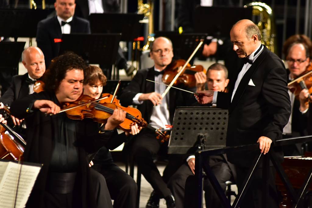 LE DANZE UNGHERESI ORCHESTRATE DA IVÁN FISCHER E I VIRTUOSISMI GITANI STUPISCONO IL RAVELLO FESTIVAL