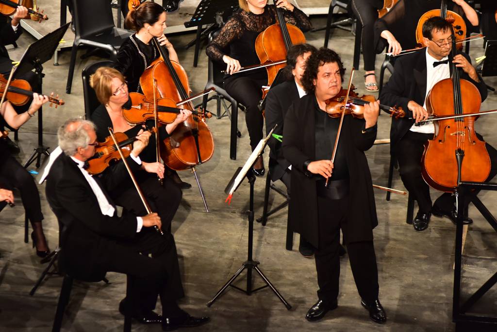 LE DANZE UNGHERESI ORCHESTRATE DA IVÁN FISCHER E I VIRTUOSISMI GITANI STUPISCONO IL RAVELLO FESTIVAL