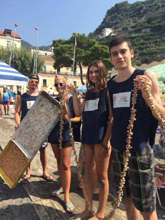 minori-un-flashmob-per-dire-basta-all-abbandono-di-mozziconi-sulla-spiaggia-3228762