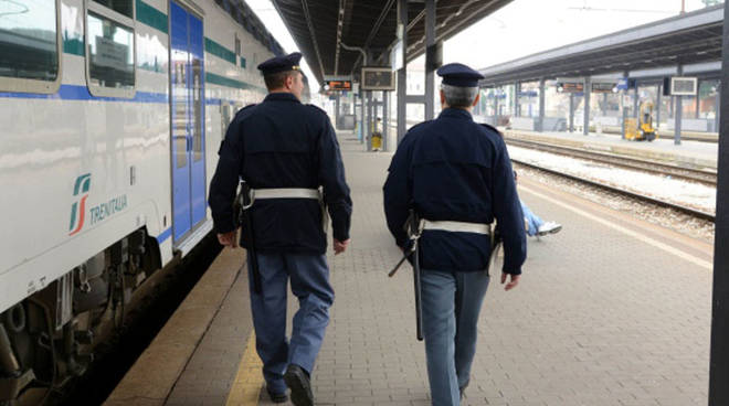 “Rail Safe Day” esodo estivo. Controlli straordinari a viaggiatori e bagagli: la Polizia di Stato effettua tre arresti.