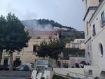 Scala, municipio a fuoco: forse incendiati anche documenti