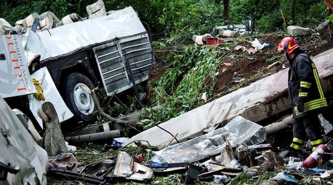 Strage del bus di pellegrini