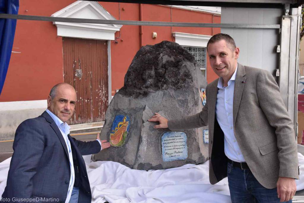 Consegna scultura piazza Thurnau e mezzo elettrico disabili