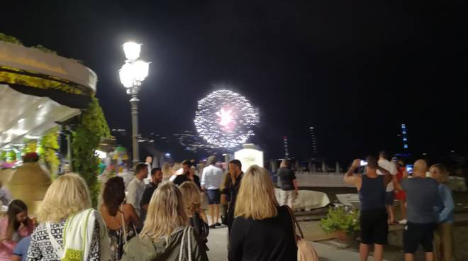 Fuochi d'artificio anche durante il Premio Danza a Positano e musica