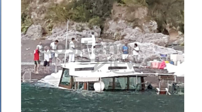 Imbarcazione affonda al largo di Positano