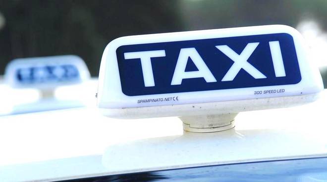 Revocata per dieci giorni la licenza al tassista amalfitano che lo scorso 5 agosto aggredì due turisti