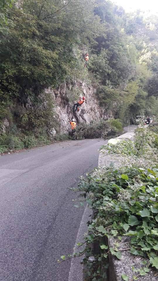 Valico di Chiunzi, il presidio de I Colibrì