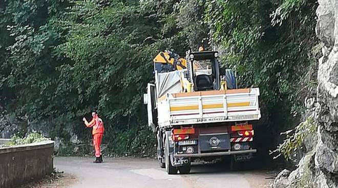 Valico di Chiunzi traffico e lavori domenica