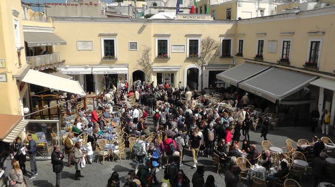 Capri, sei persone indagate per falsità ideologica e abuso d’ufficio