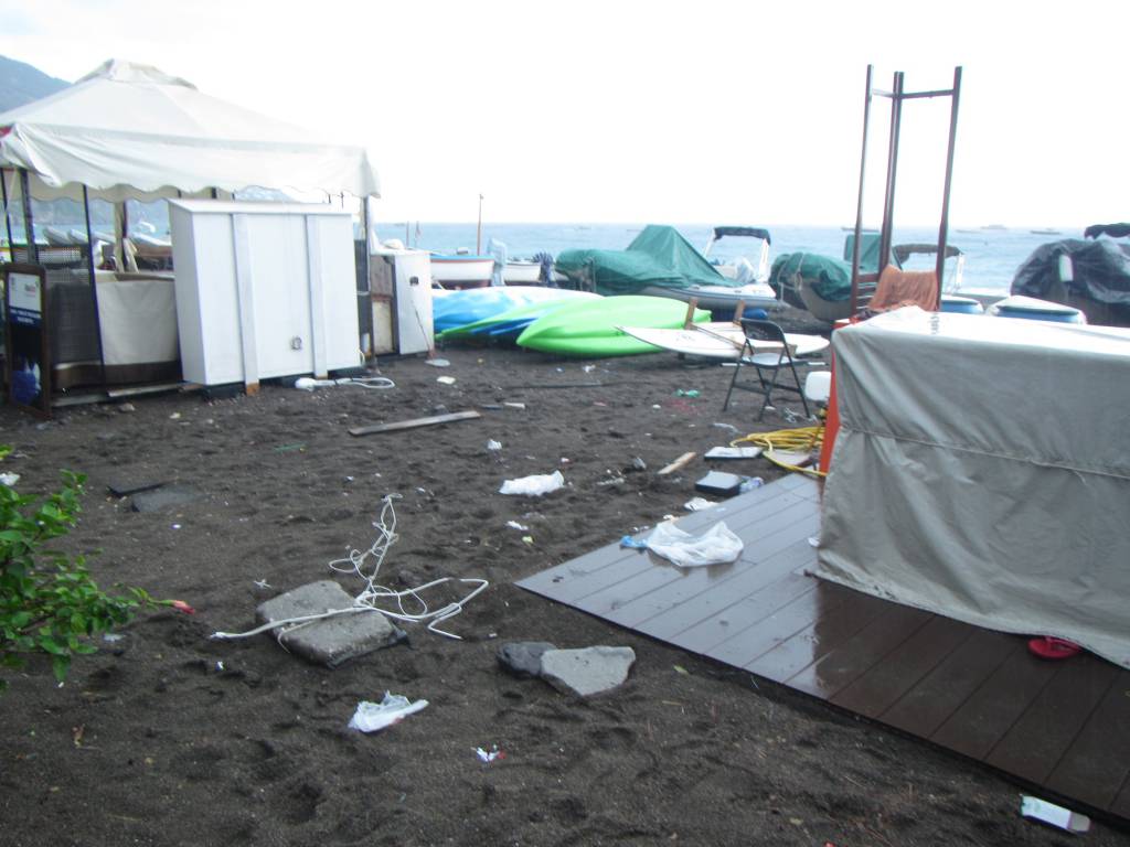 Positano - L'associazione Macchia Mediterranea sopralluoghi per la pulizia della spiaggia